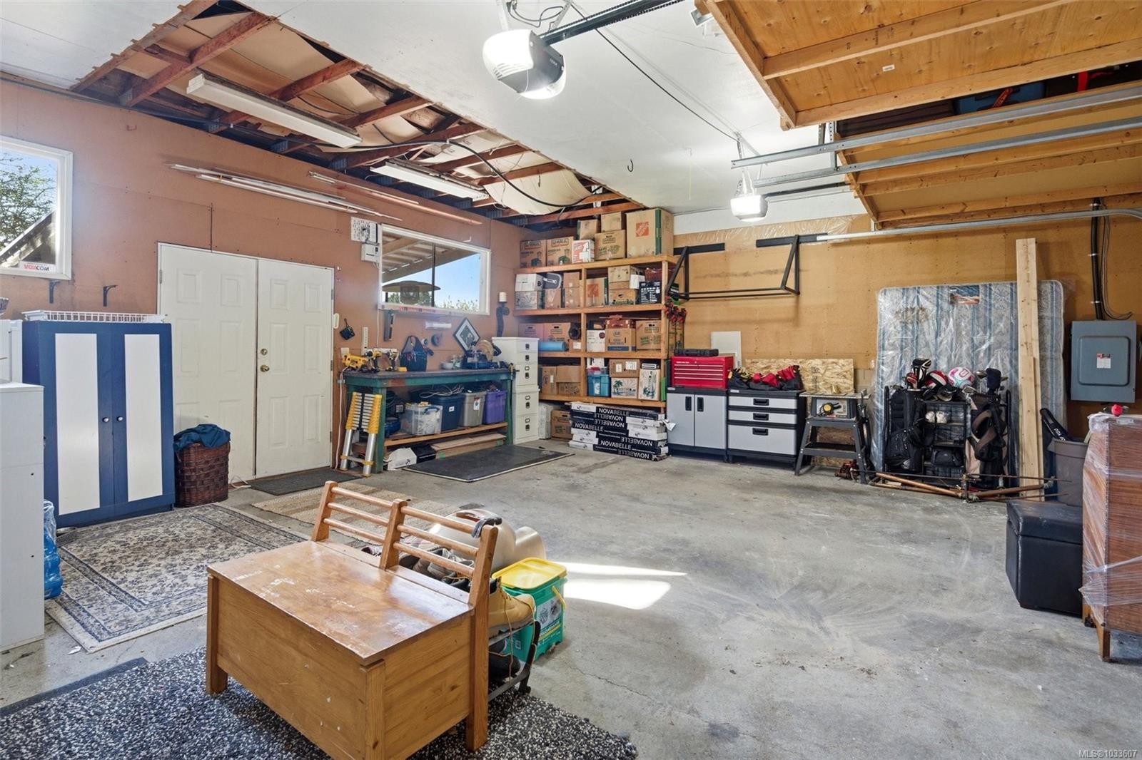 4104 Longview Dr, Saanich, BC