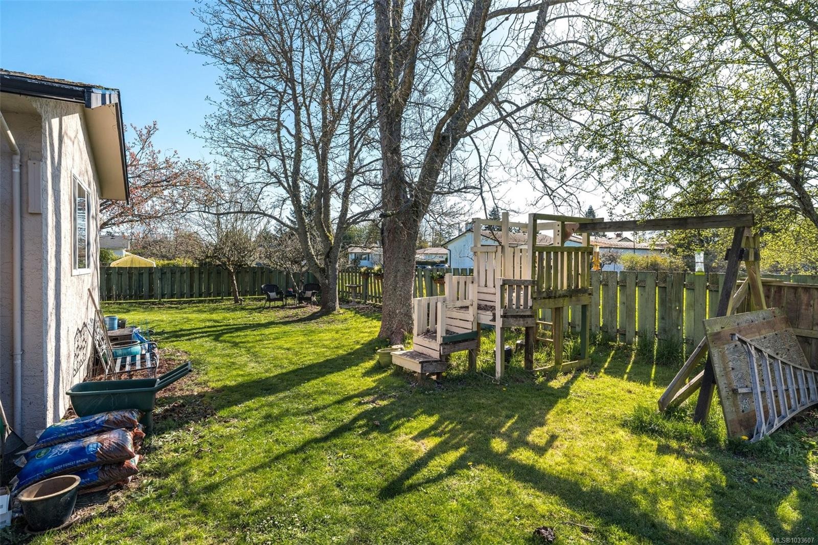 4104 Longview Dr, Saanich, BC