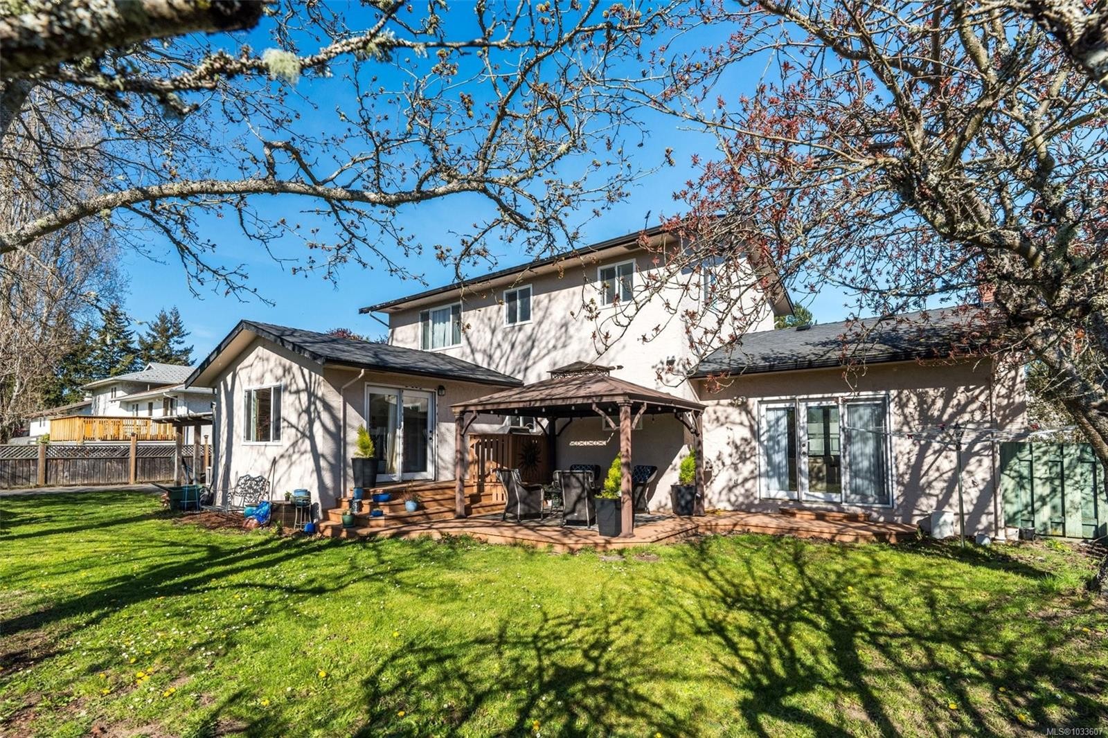 4104 Longview Dr, Saanich, BC