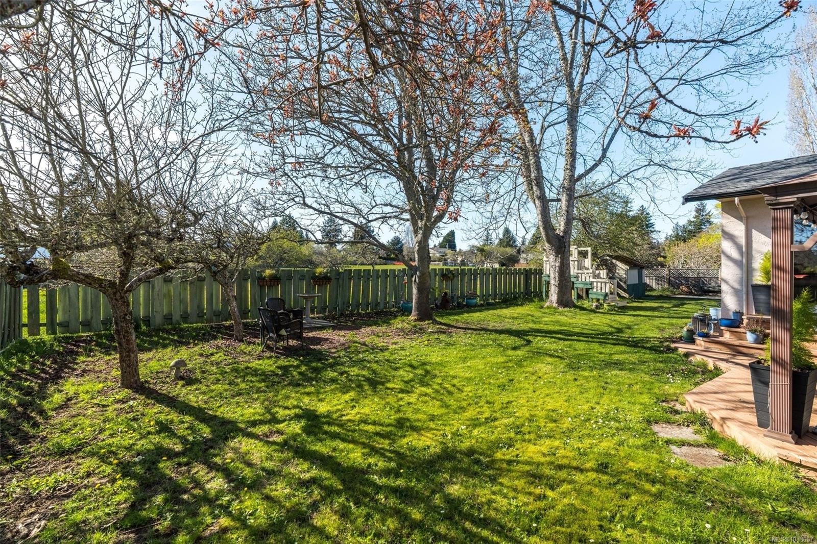 4104 Longview Dr, Saanich, BC