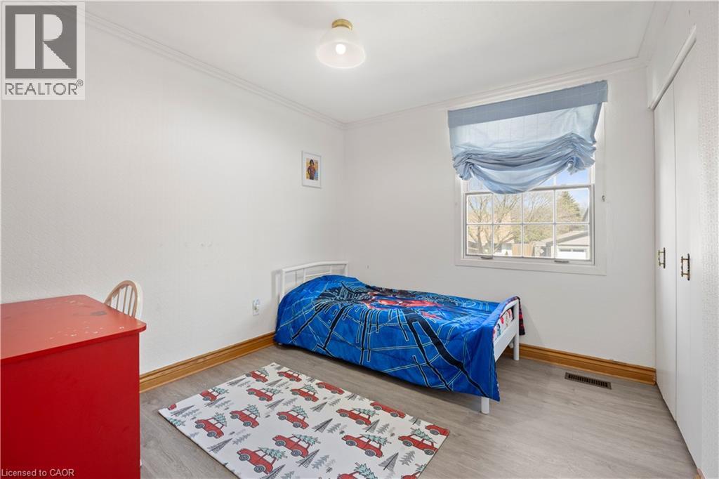 Bright room featuring light wood-finish flooring and white walls - 277 Blackacres Boulevard, London, ON - Indoor Photo Showing Bedroom