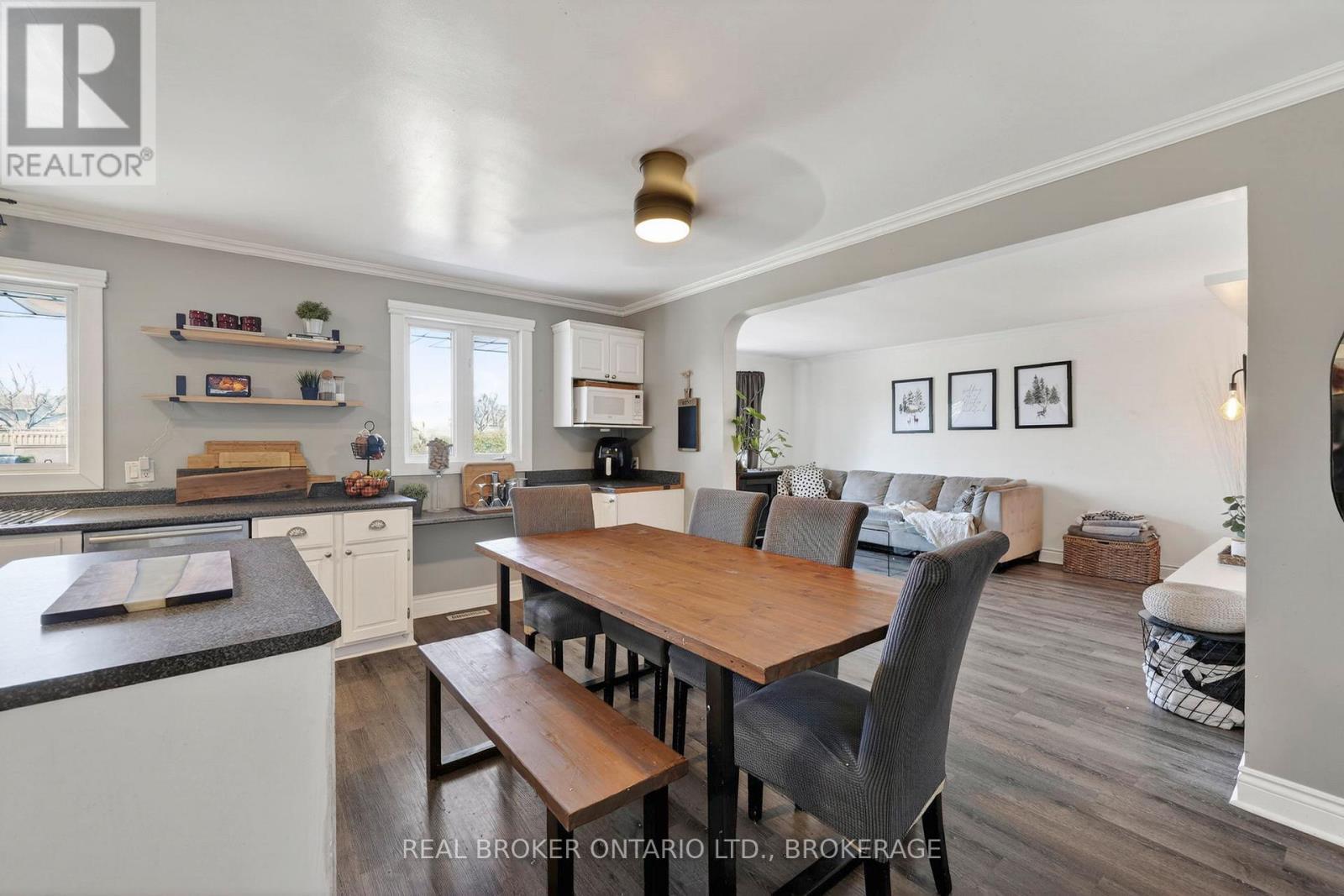 615 Twelfth Street E, Cornwall, ON - Indoor Photo Showing Dining Room