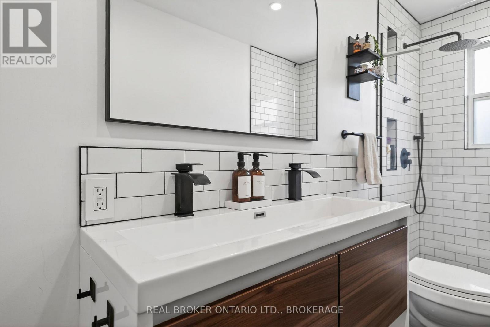 615 Twelfth Street E, Cornwall, ON - Indoor Photo Showing Bathroom