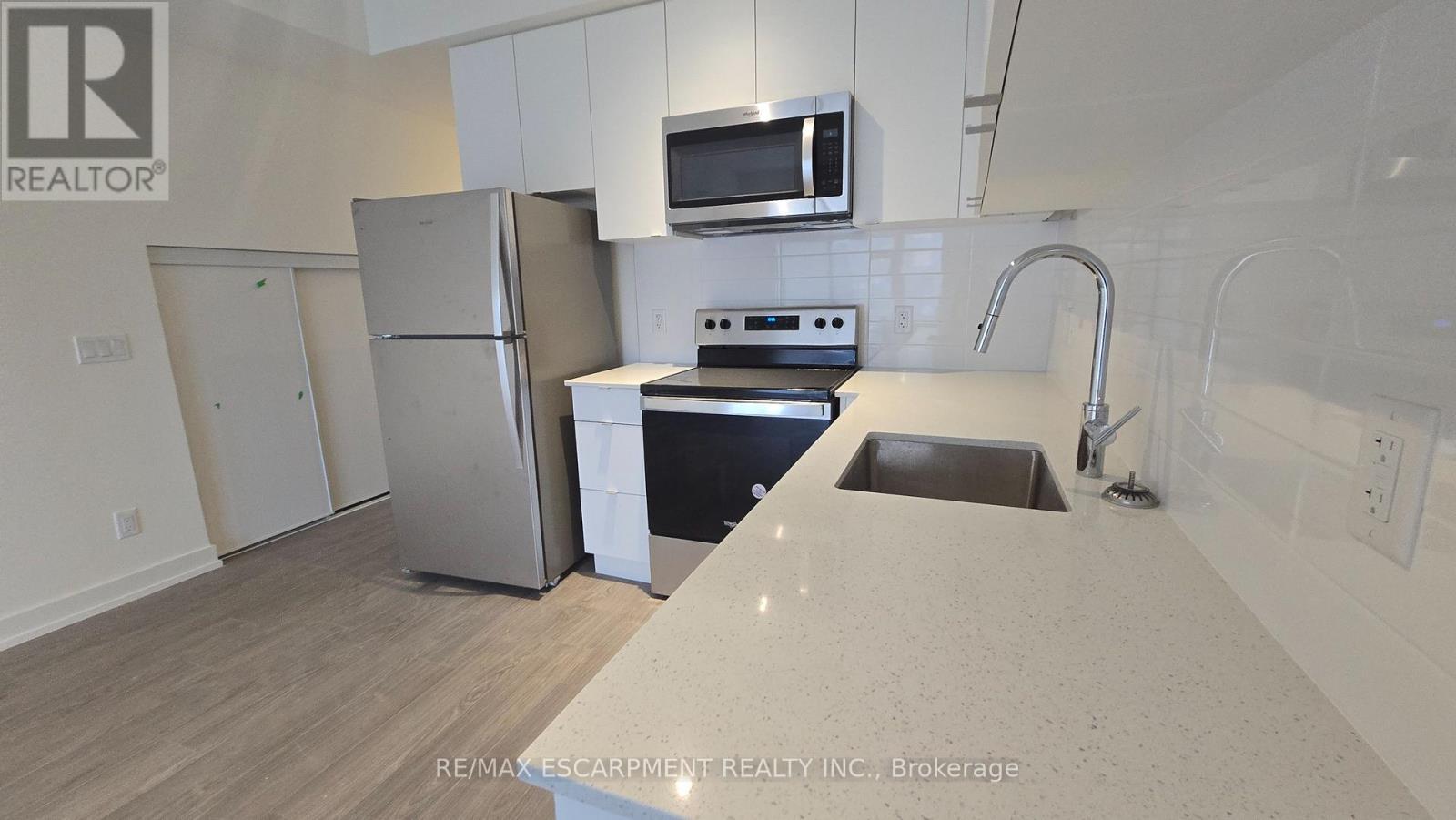 Kitchen - 210B - 16 Melbourne Avenue, St. Catharines, ON - Indoor Photo Showing Kitchen With Stainless Steel Kitchen With Upgraded Kitchen