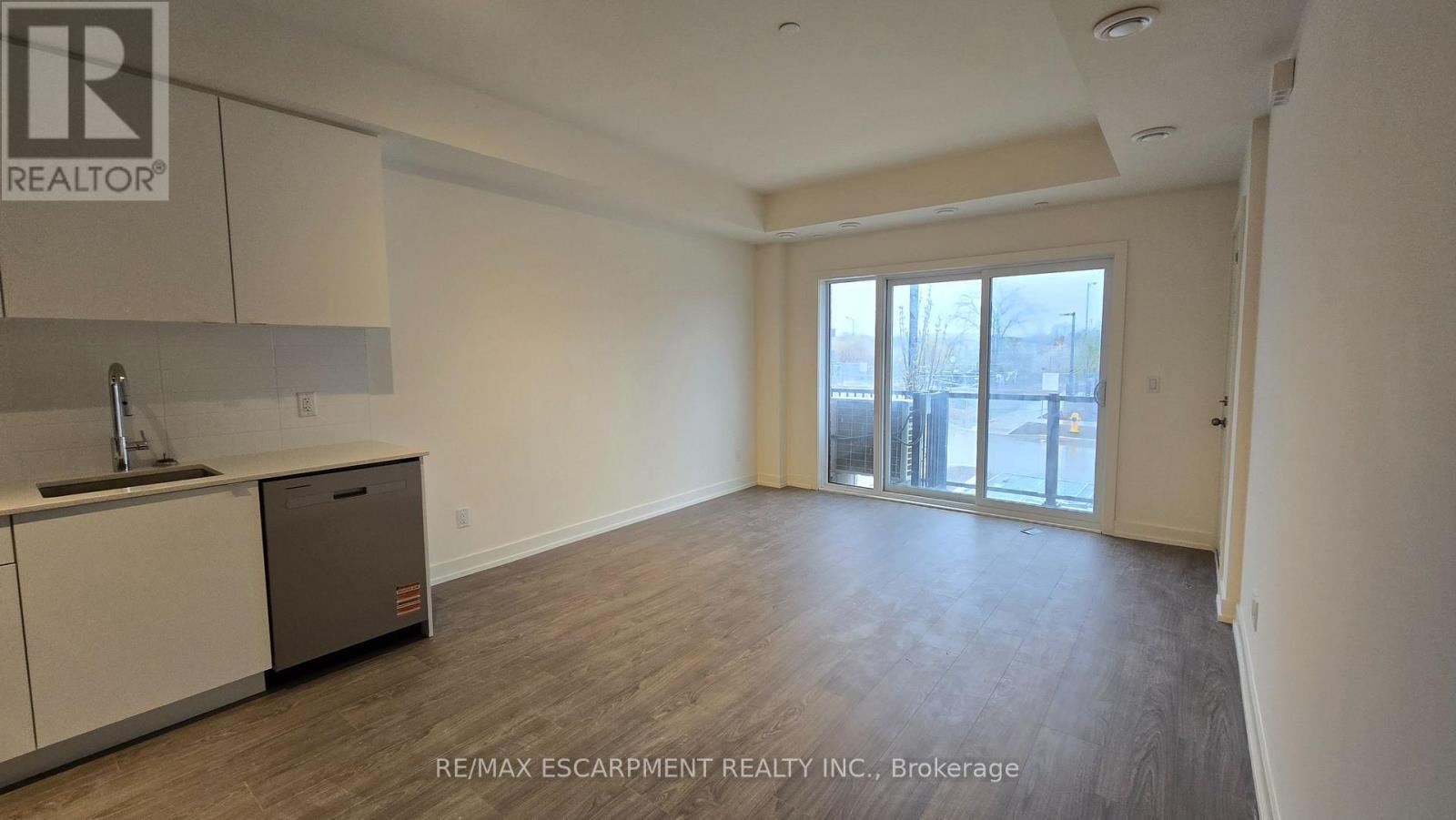 Living and dining room - 210B - 16 Melbourne Avenue, St. Catharines, ON - Indoor