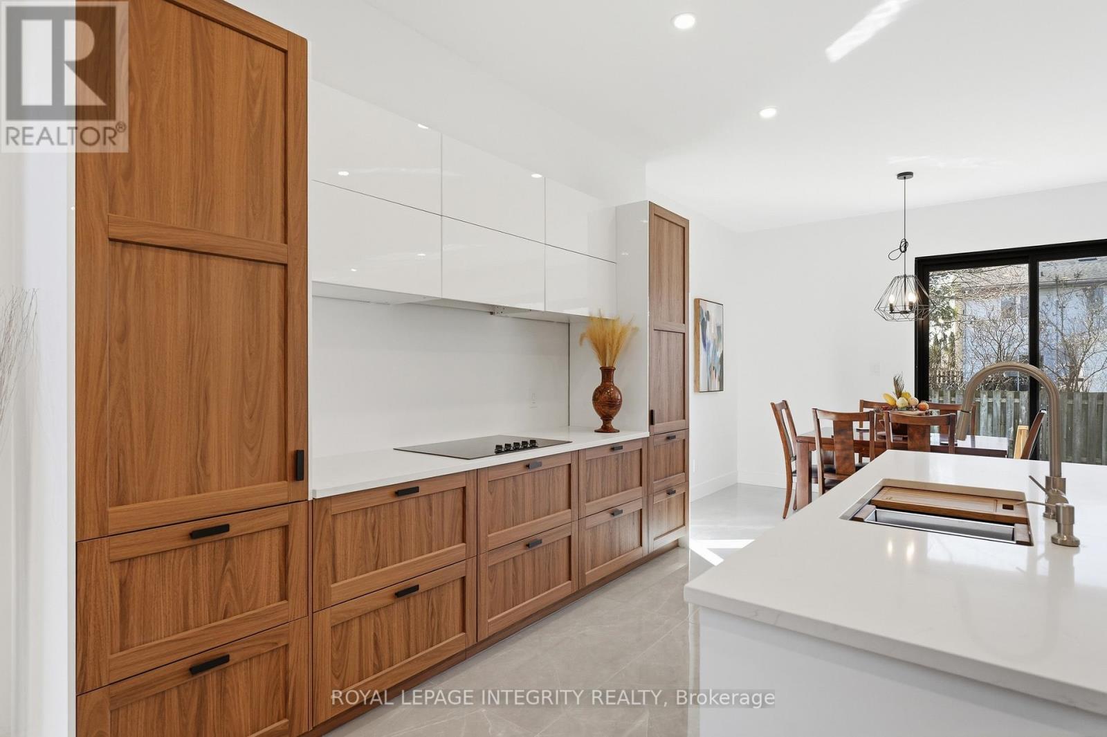 984 Watson Street, Ottawa, ON - Indoor Photo Showing Kitchen