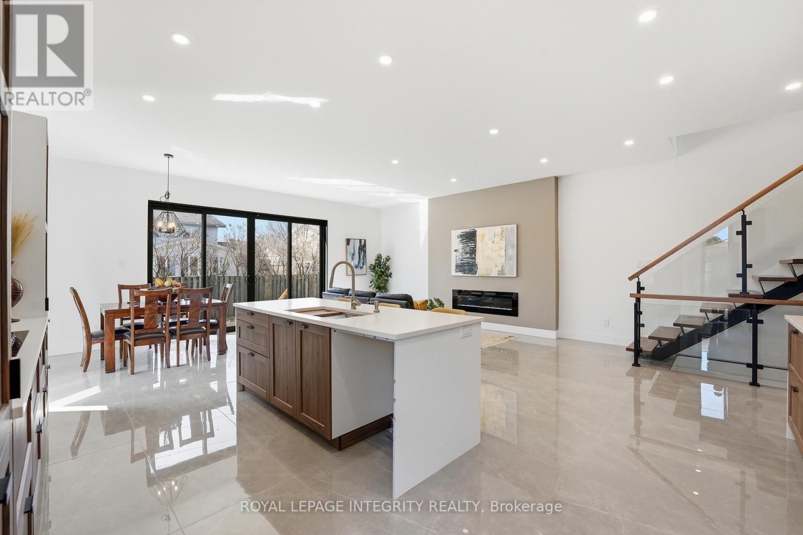 984 Watson Street, Ottawa, ON - Indoor