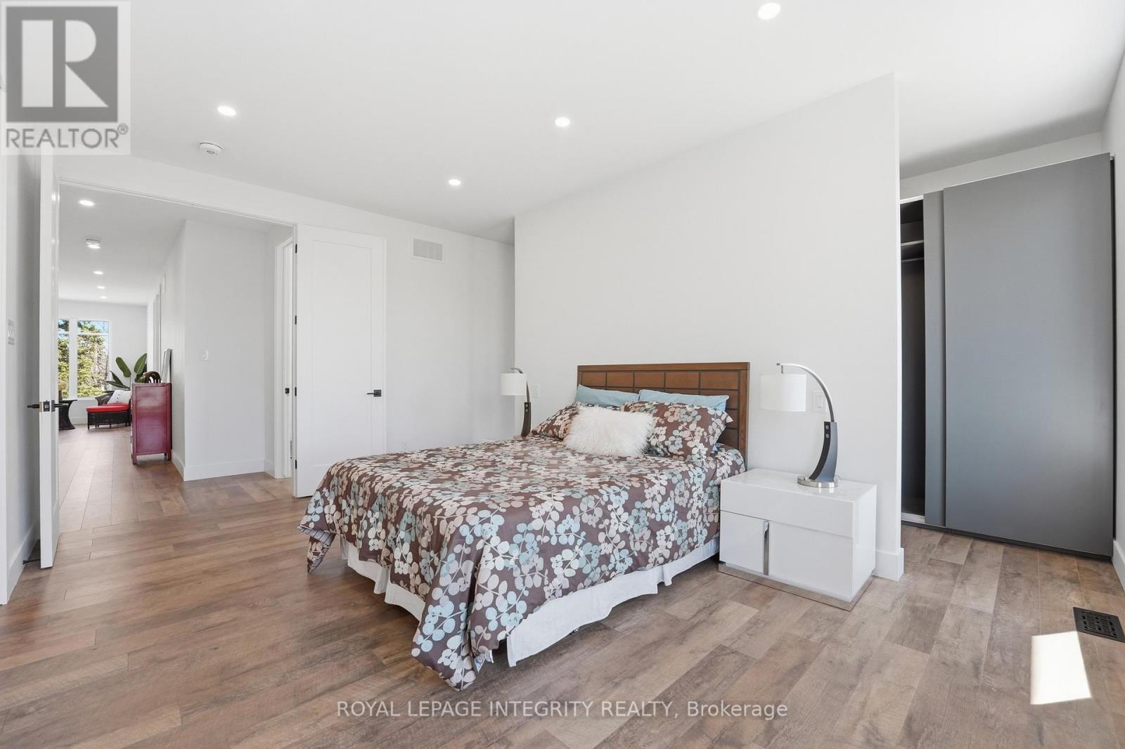 984 Watson Street, Ottawa, ON - Indoor Photo Showing Bedroom