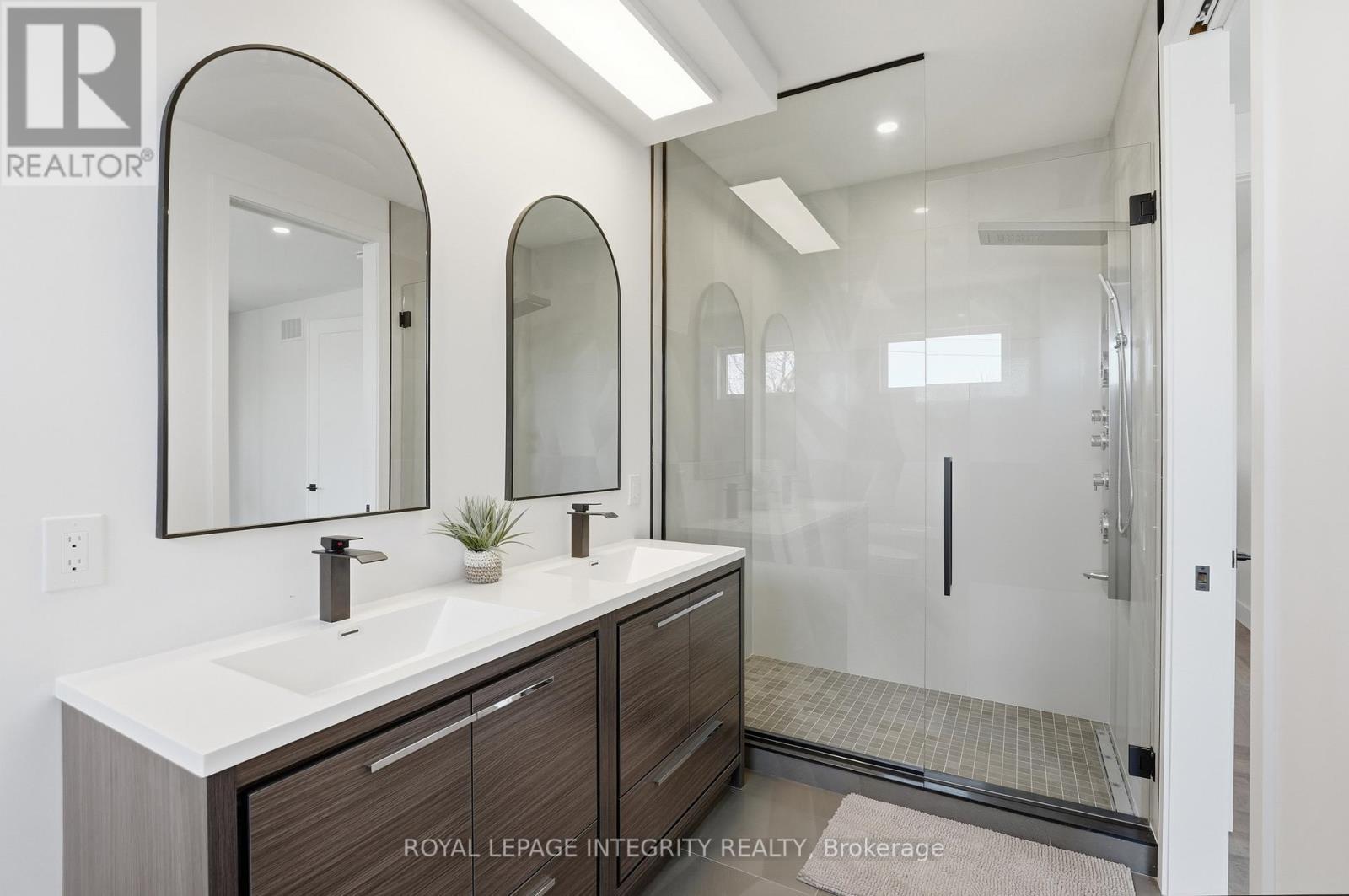 984 Watson Street, Ottawa, ON - Indoor Photo Showing Bathroom