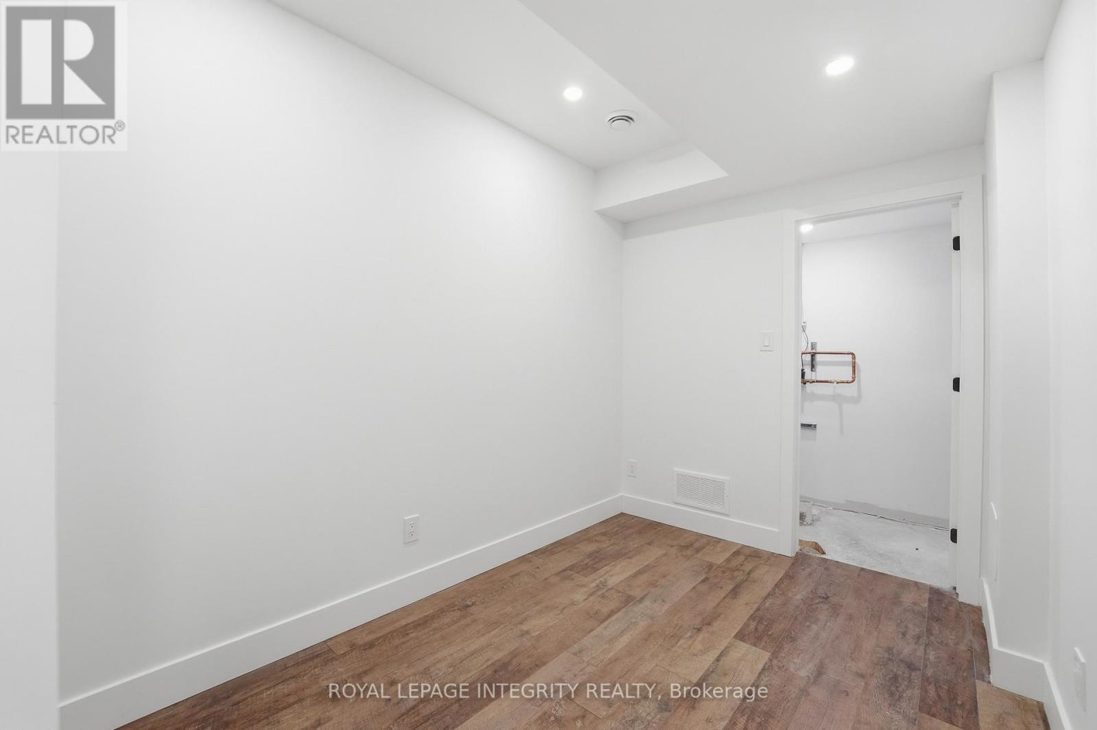 984 Watson Street, Ottawa, ON - Indoor Photo Showing Other Room