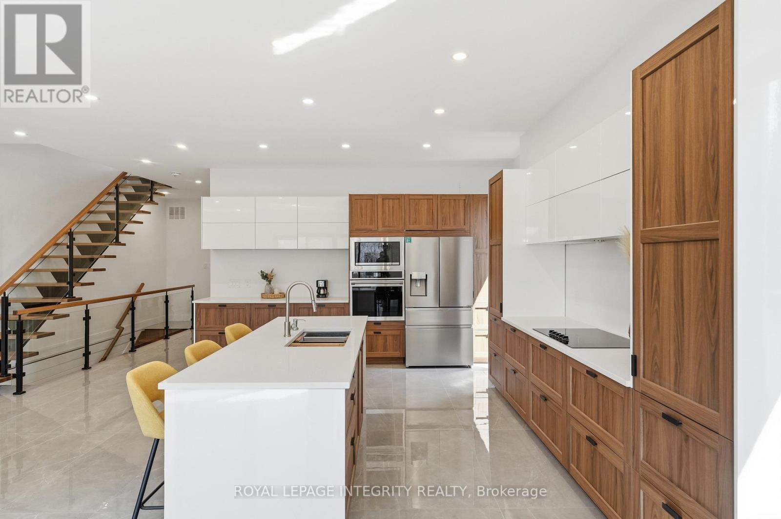 984 Watson Street, Ottawa, ON - Indoor Photo Showing Kitchen With Upgraded Kitchen