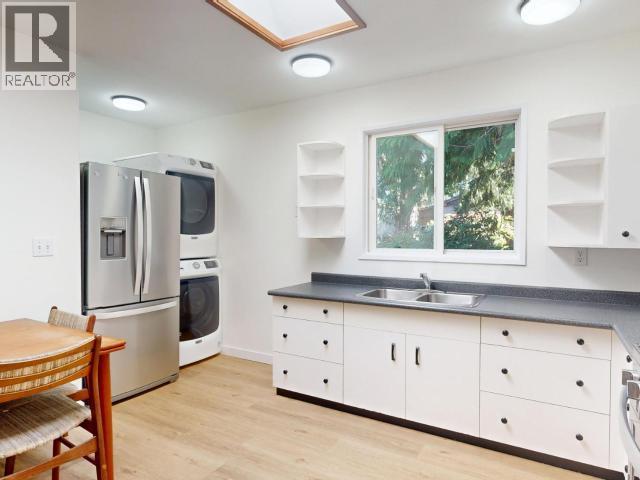 8098 Centennial Drive, Powell River, BC