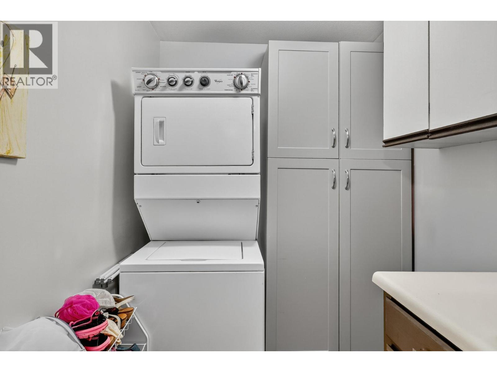 575 Sutherland Avenue Unit# 207, Kelowna, BC - Indoor Photo Showing Laundry Room