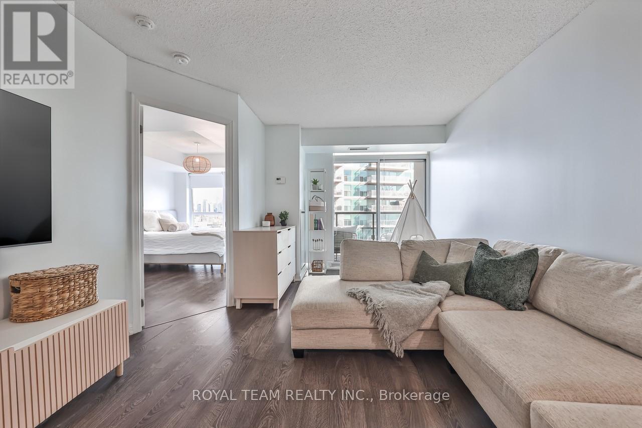 1905 - 125 Western Battery Rd Road, Toronto, ON - Indoor Photo Showing Living Room