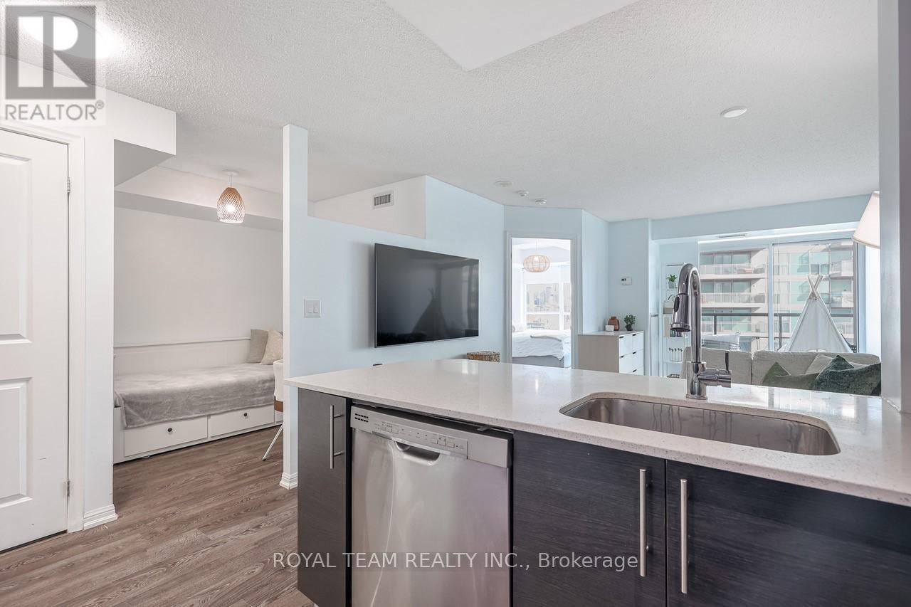 1905 - 125 Western Battery Rd Road, Toronto, ON - Indoor Photo Showing Kitchen