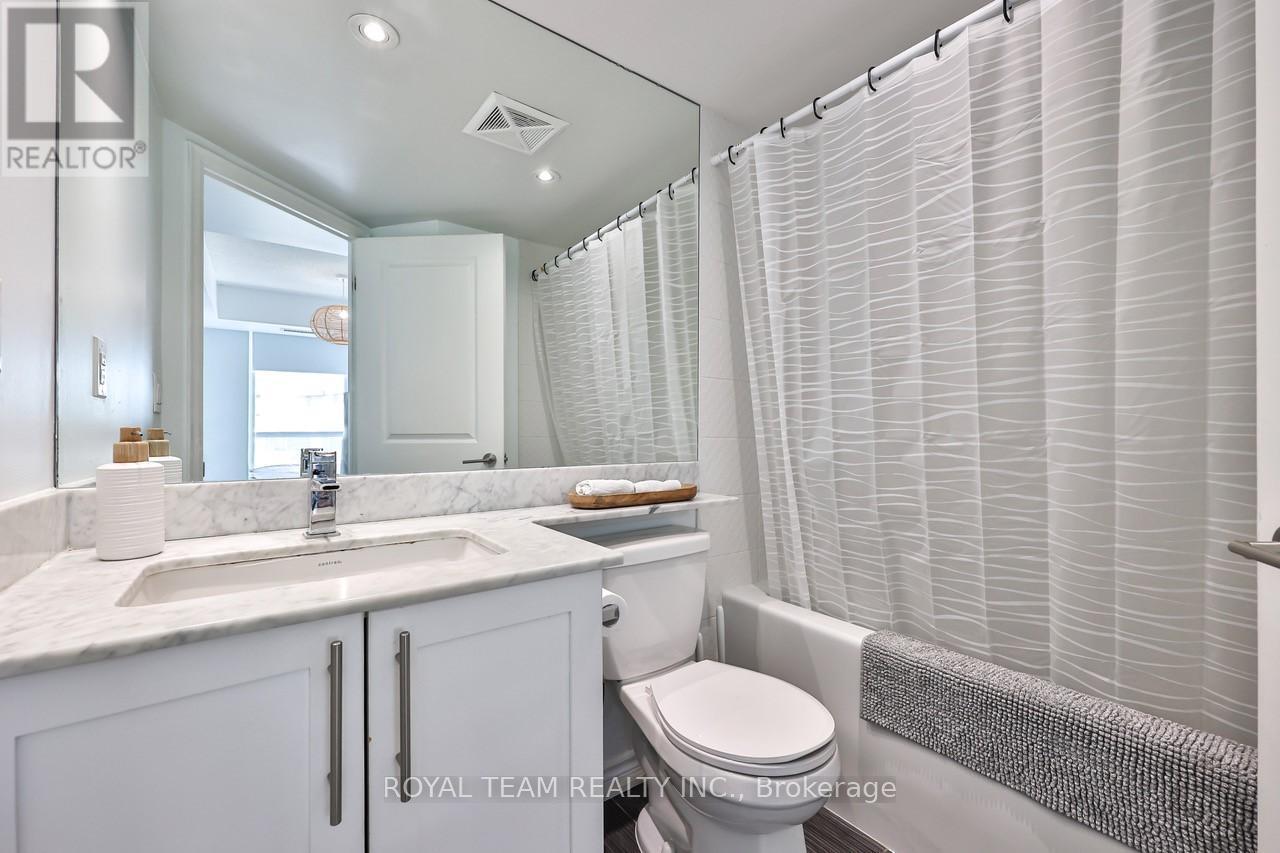 1905 - 125 Western Battery Rd Road, Toronto, ON - Indoor Photo Showing Bathroom