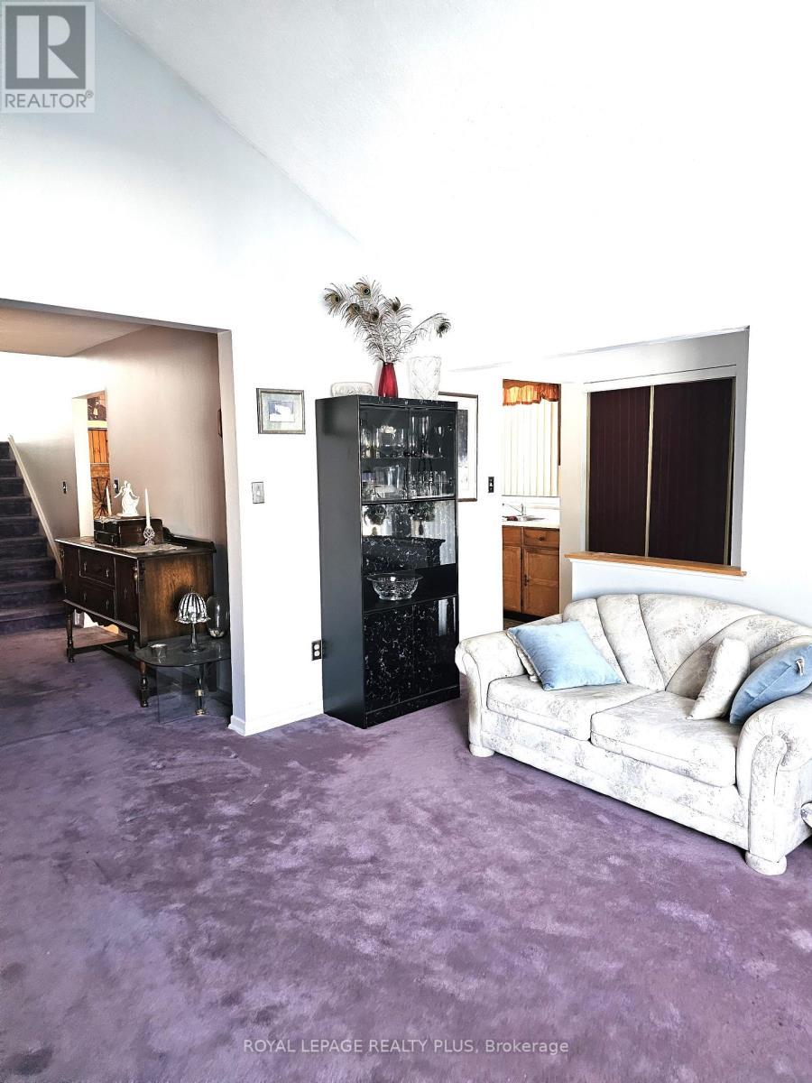 4170 Treetop Crescent, Mississauga, ON - Indoor Photo Showing Bedroom