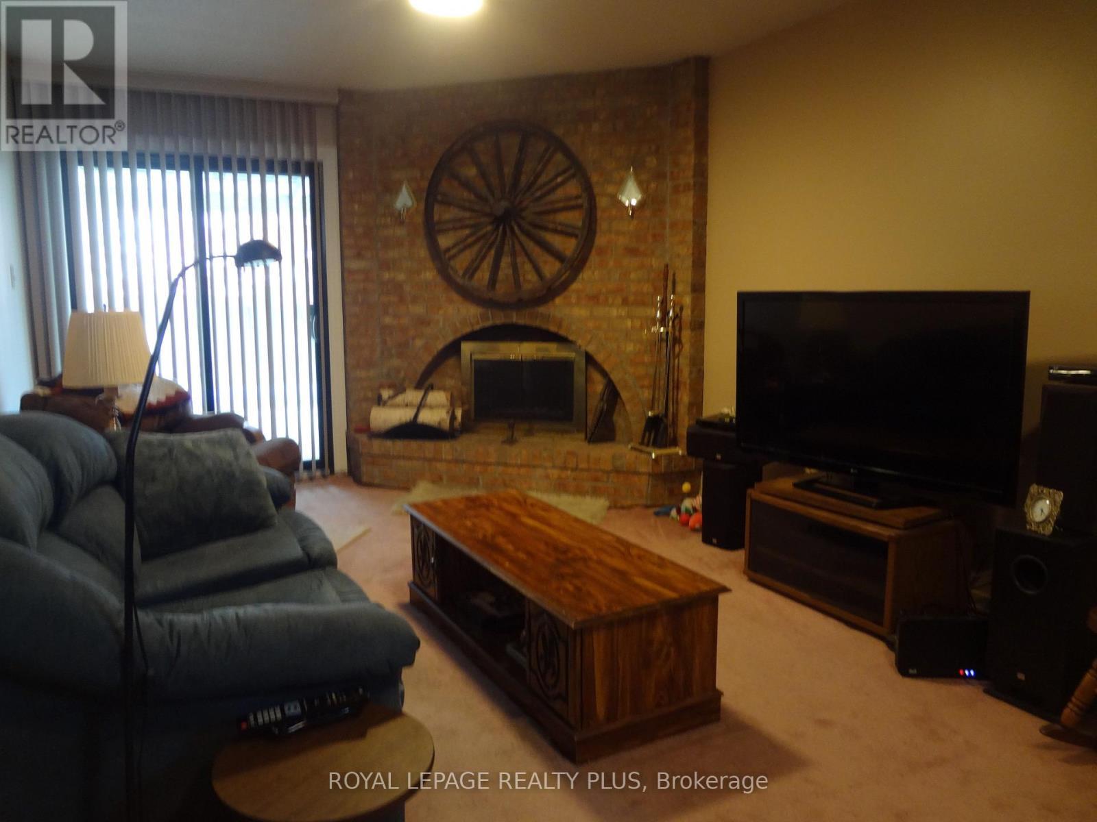 4170 Treetop Crescent, Mississauga, ON - Indoor Photo Showing Living Room