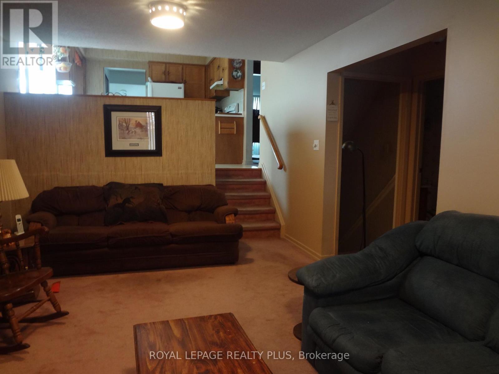 4170 Treetop Crescent, Mississauga, ON - Indoor Photo Showing Living Room
