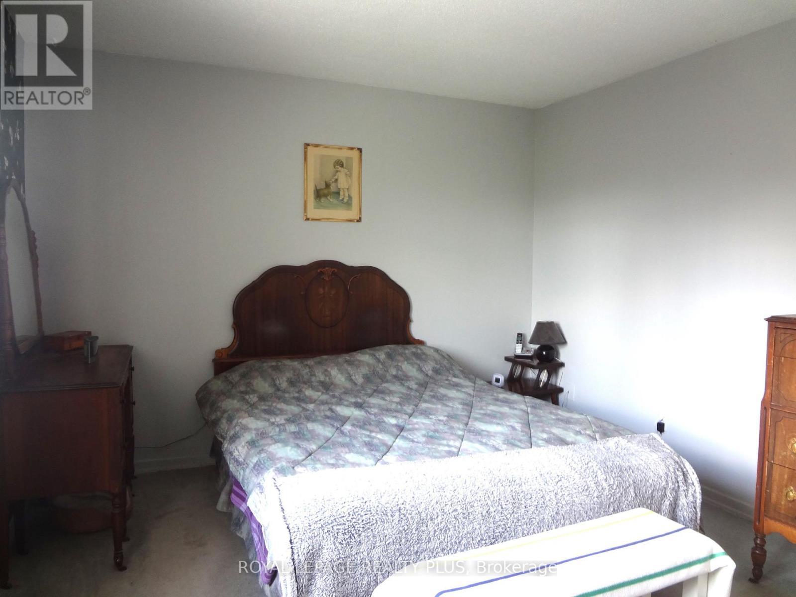 4170 Treetop Crescent, Mississauga, ON - Indoor Photo Showing Bedroom