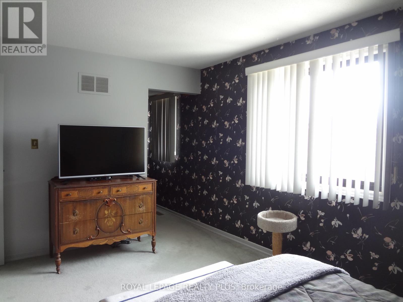 4170 Treetop Crescent, Mississauga, ON - Indoor Photo Showing Bedroom