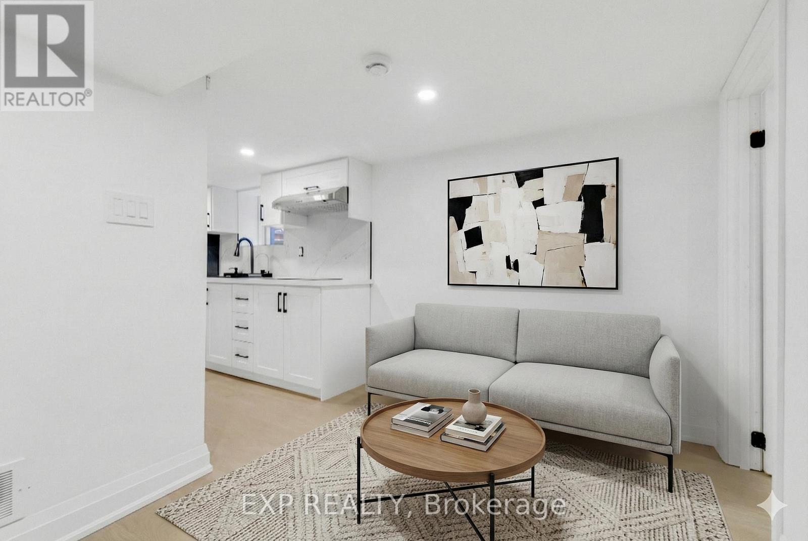 64 Lancaster Street E, Kitchener, ON - Indoor Photo Showing Living Room