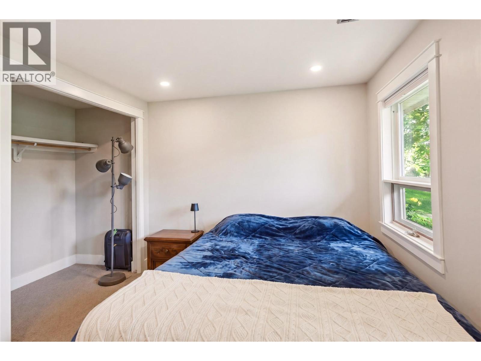300 Scenic Drive, Coldstream, BC - Indoor Photo Showing Bedroom