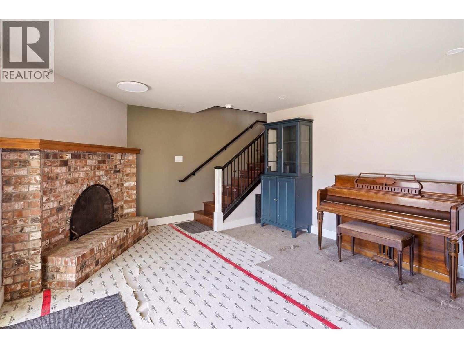 300 Scenic Drive, Coldstream, BC - Indoor With Fireplace