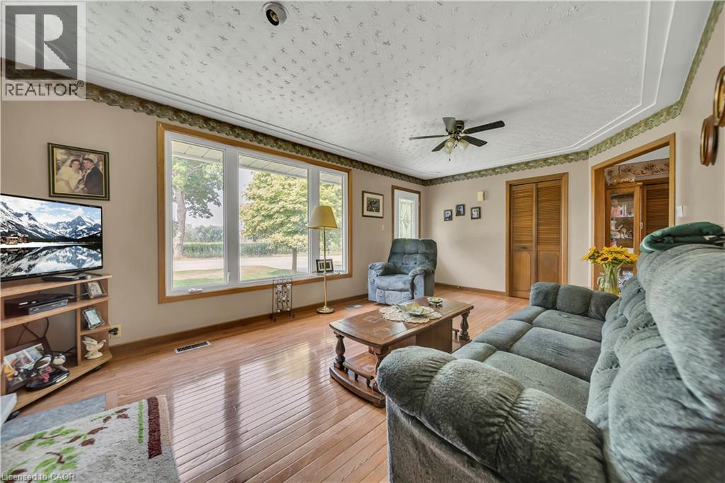5427 Perth Road 178, North Perth, ON - Indoor Photo Showing Living Room