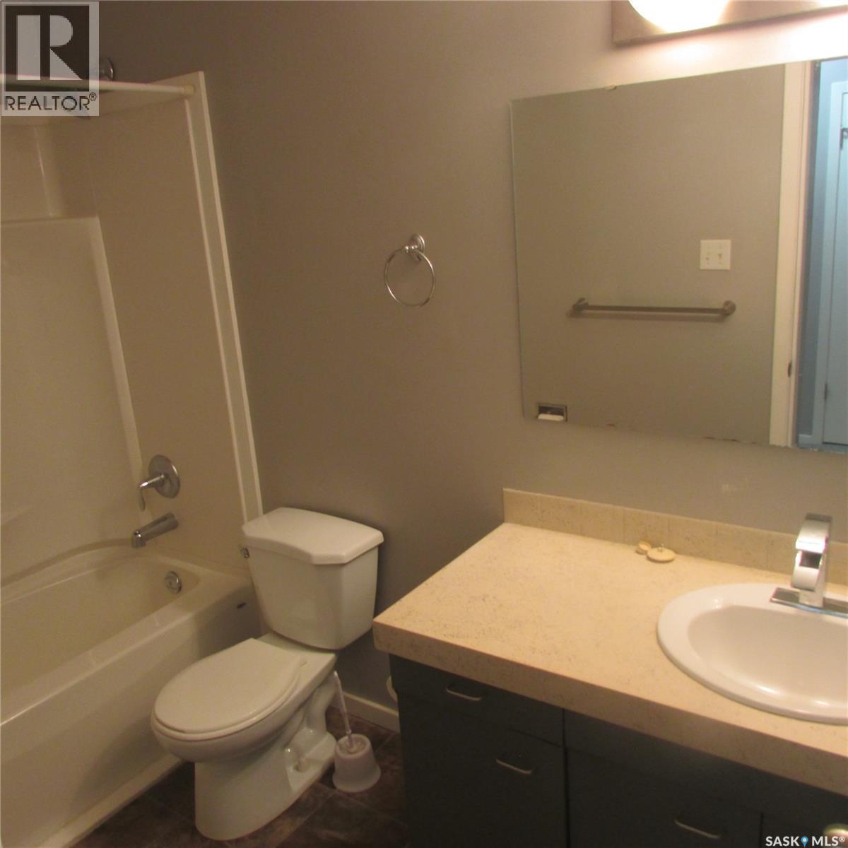 3 38 Spence Street, Regina, SK - Indoor Photo Showing Bathroom
