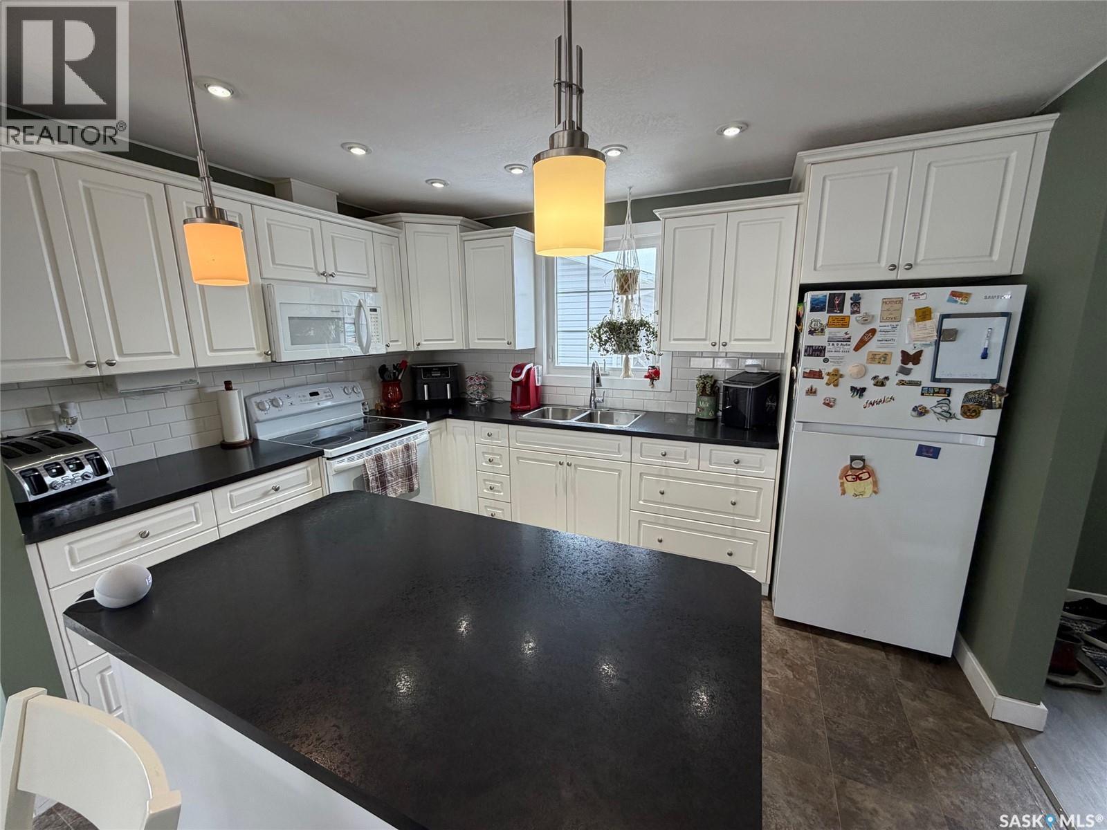 739 Hudson Crescent, Hudson Bay, SK - Indoor Photo Showing Kitchen With Double Sink