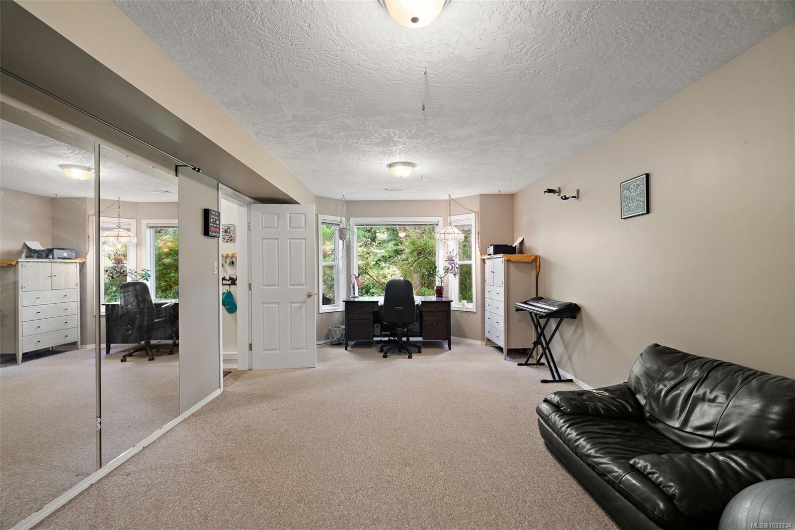 6419 Wicks Rd, Duncan, BC - Indoor