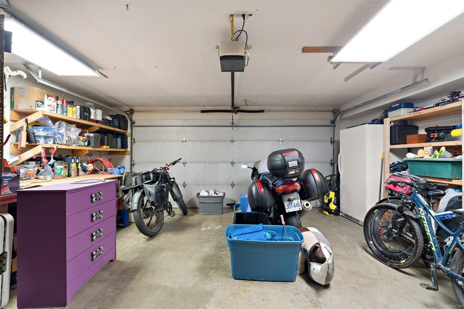 6419 Wicks Rd, Duncan, BC - Indoor Photo Showing Garage