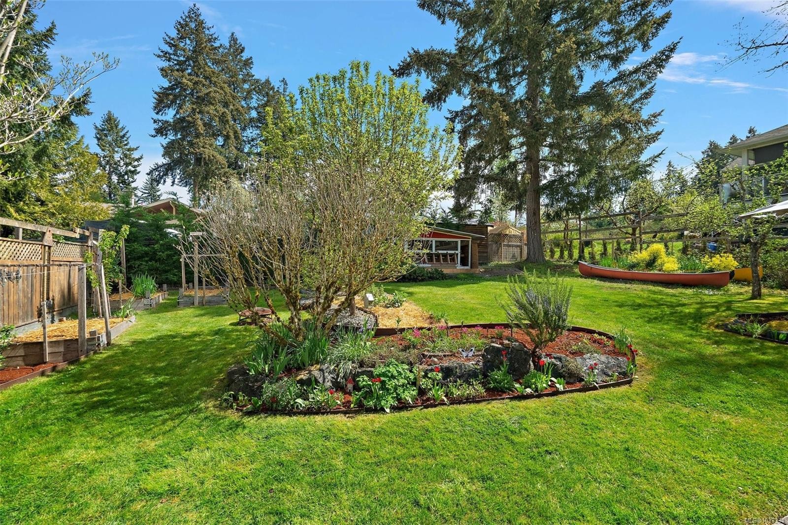 6419 Wicks Rd, Duncan, BC - Outdoor With Backyard