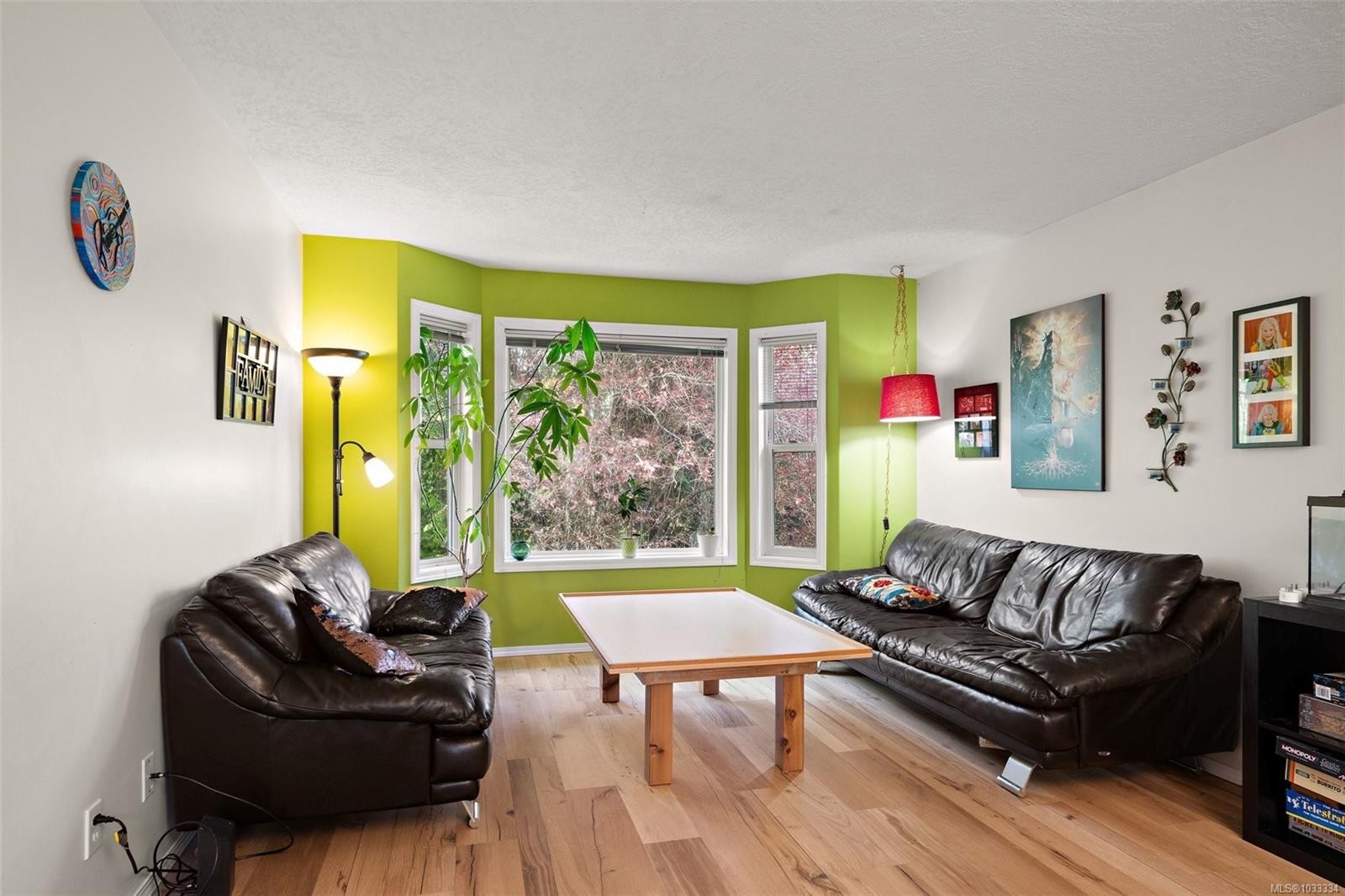 6419 Wicks Rd, Duncan, BC - Indoor Photo Showing Living Room