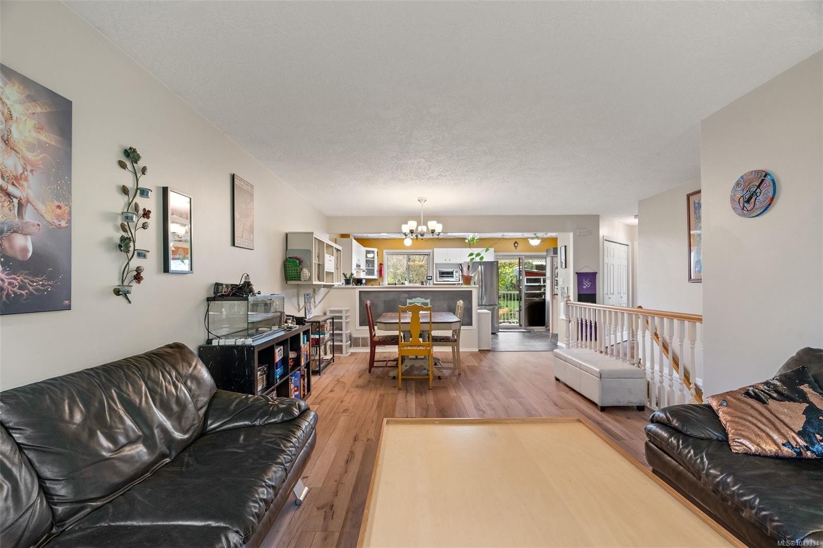 6419 Wicks Rd, Duncan, BC - Indoor Photo Showing Living Room