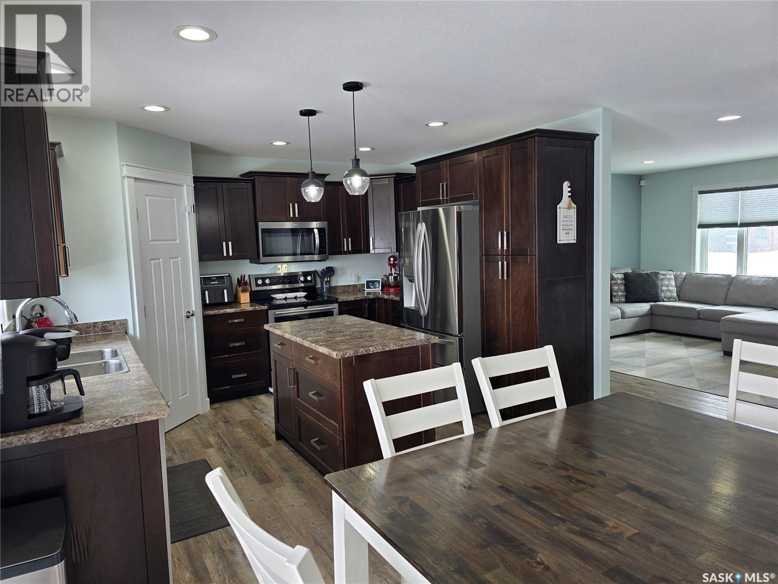 12 Scott Bay, Muenster, SK - Indoor Photo Showing Kitchen With Stainless Steel Kitchen With Upgraded Kitchen