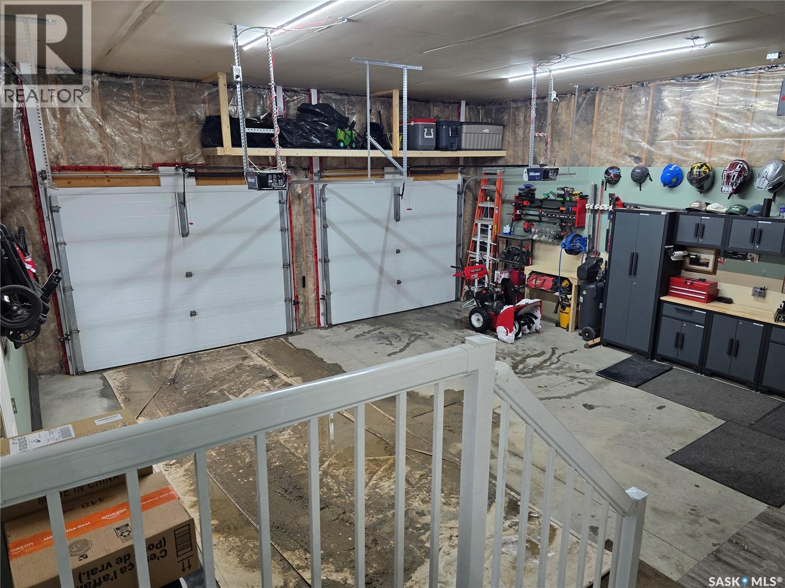 12 Scott Bay, Muenster, SK - Indoor Photo Showing Garage