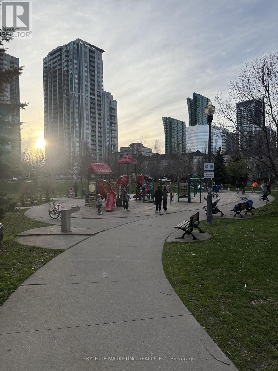 123 - 3 Everson Drive, Toronto, ON - Outdoor