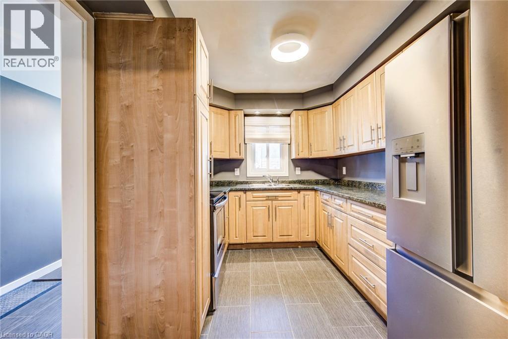 114 Dalegrove Drive, Kitchener, ON - Indoor Photo Showing Kitchen