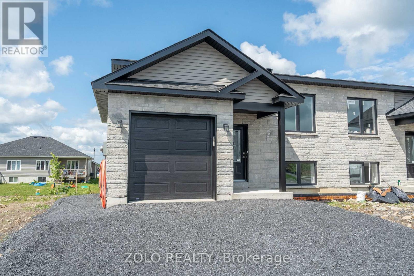 221/221A Ruby Drive, Cornwall, ON - Outdoor