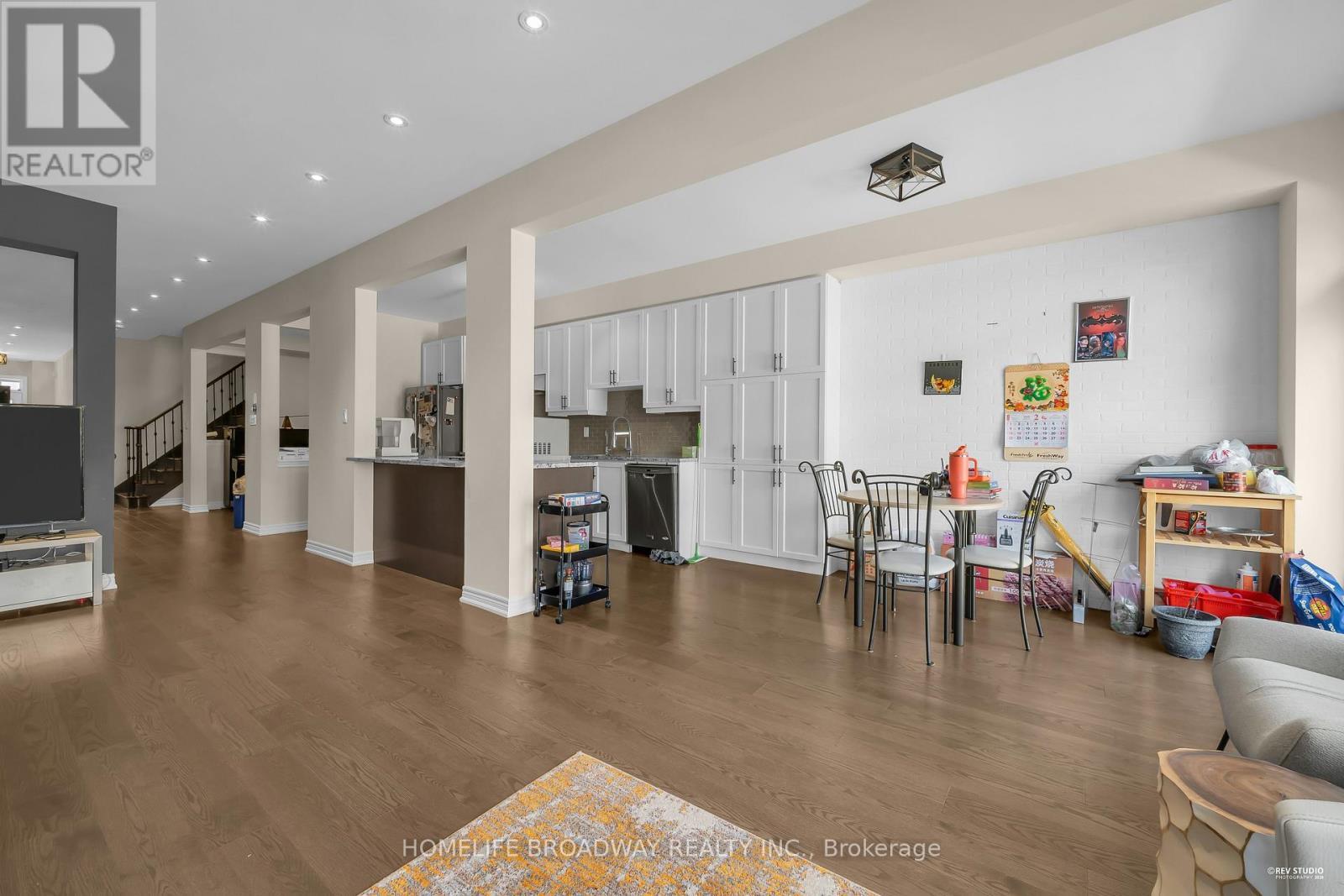 28 Paper Mills Crescent, Richmond Hill, ON - Indoor Photo Showing Living Room
