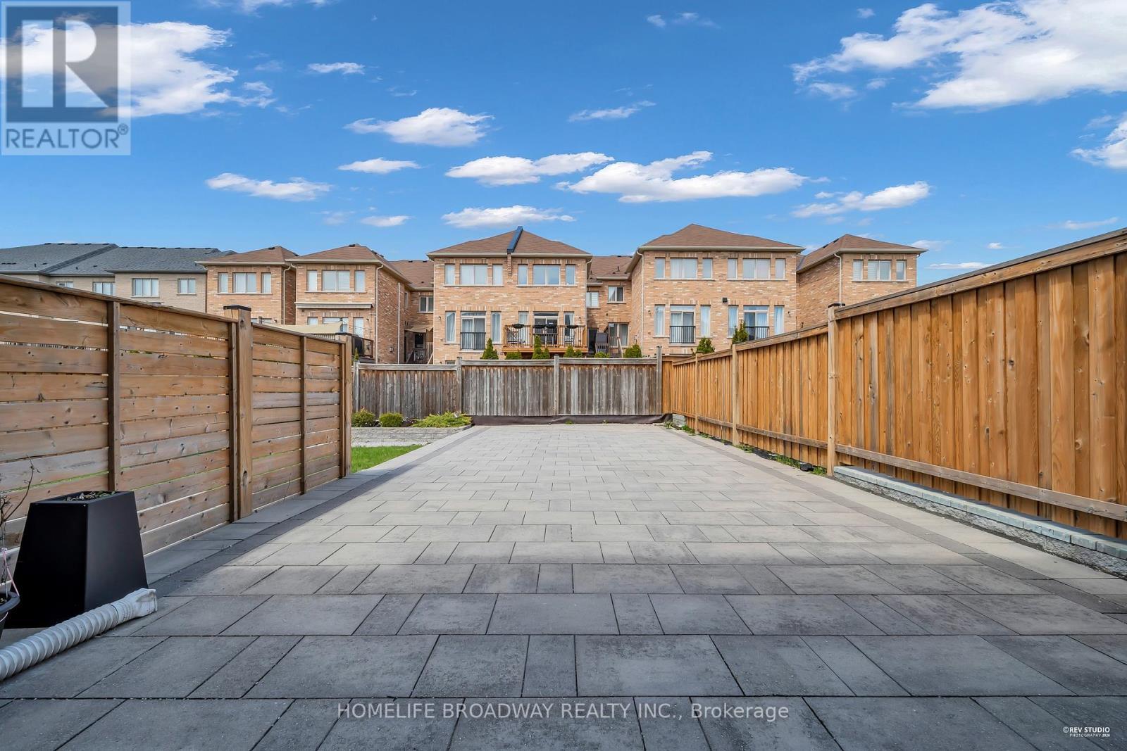 28 Paper Mills Crescent, Richmond Hill, ON - Outdoor