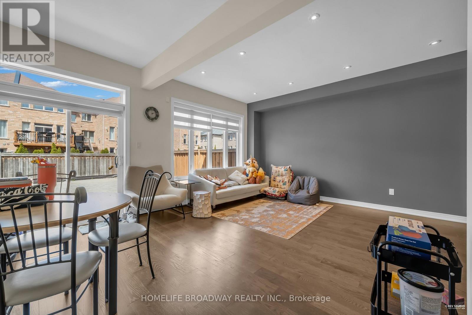 28 Paper Mills Crescent, Richmond Hill, ON - Indoor Photo Showing Other Room