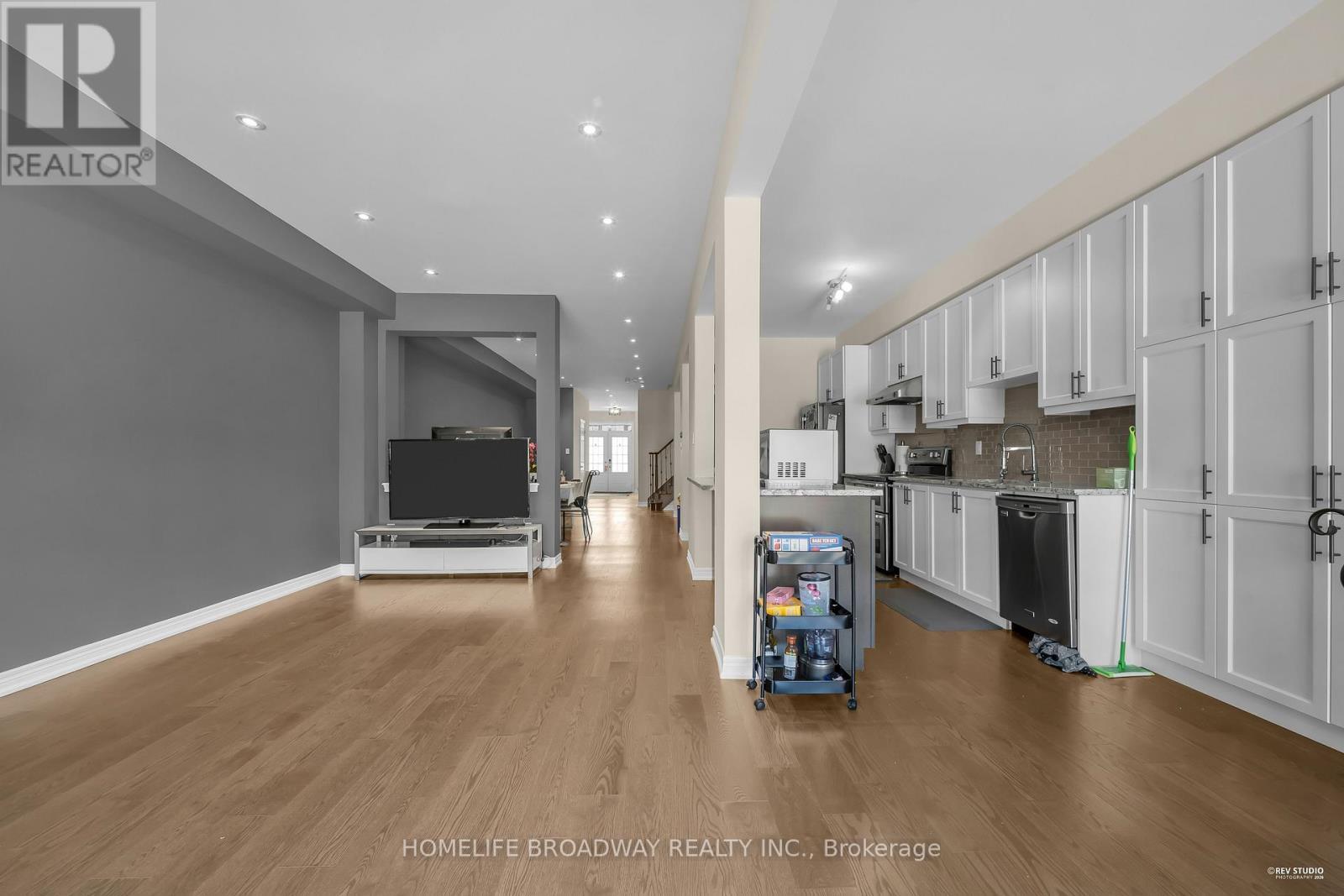 28 Paper Mills Crescent, Richmond Hill, ON - Indoor Photo Showing Kitchen