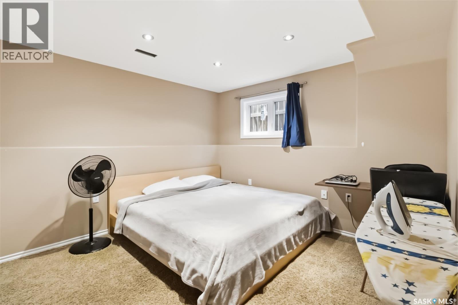 206 Brooklyn Crescent, Warman, SK - Indoor Photo Showing Bedroom