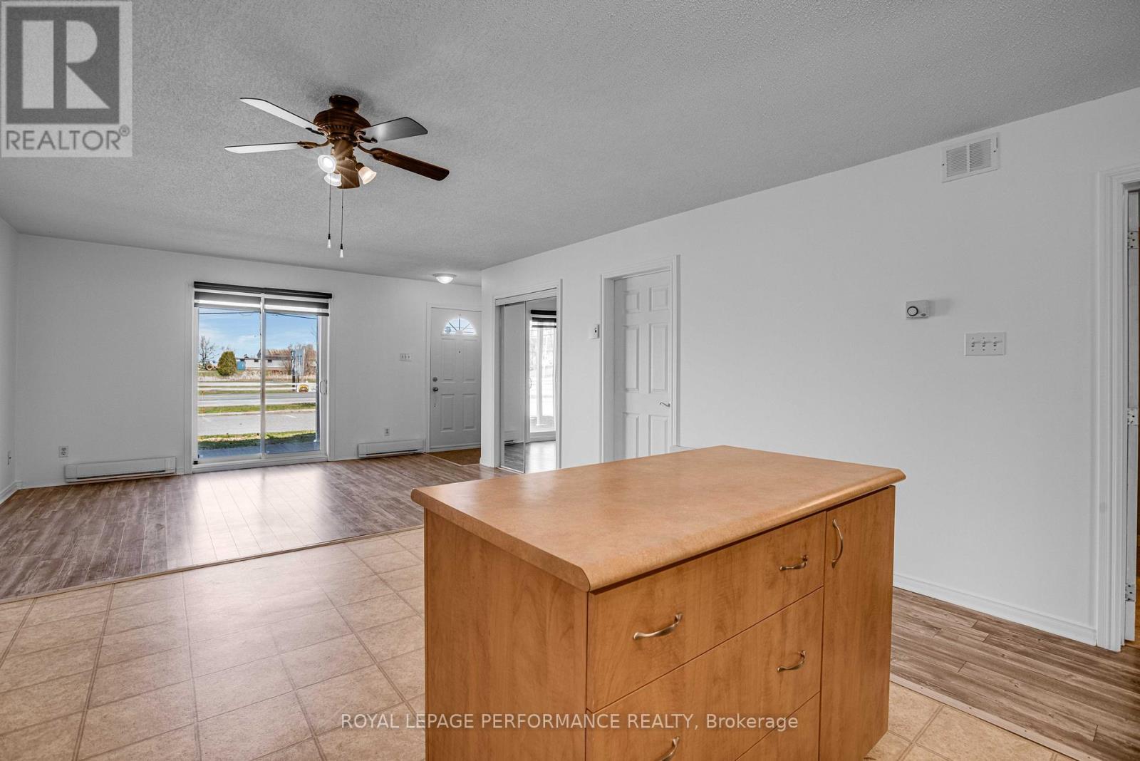 16 Pendleton Street, Champlain, ON - Indoor Photo Showing Other Room