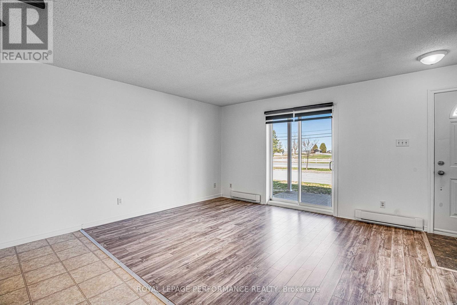 16 Pendleton Street, Champlain, ON - Indoor Photo Showing Other Room