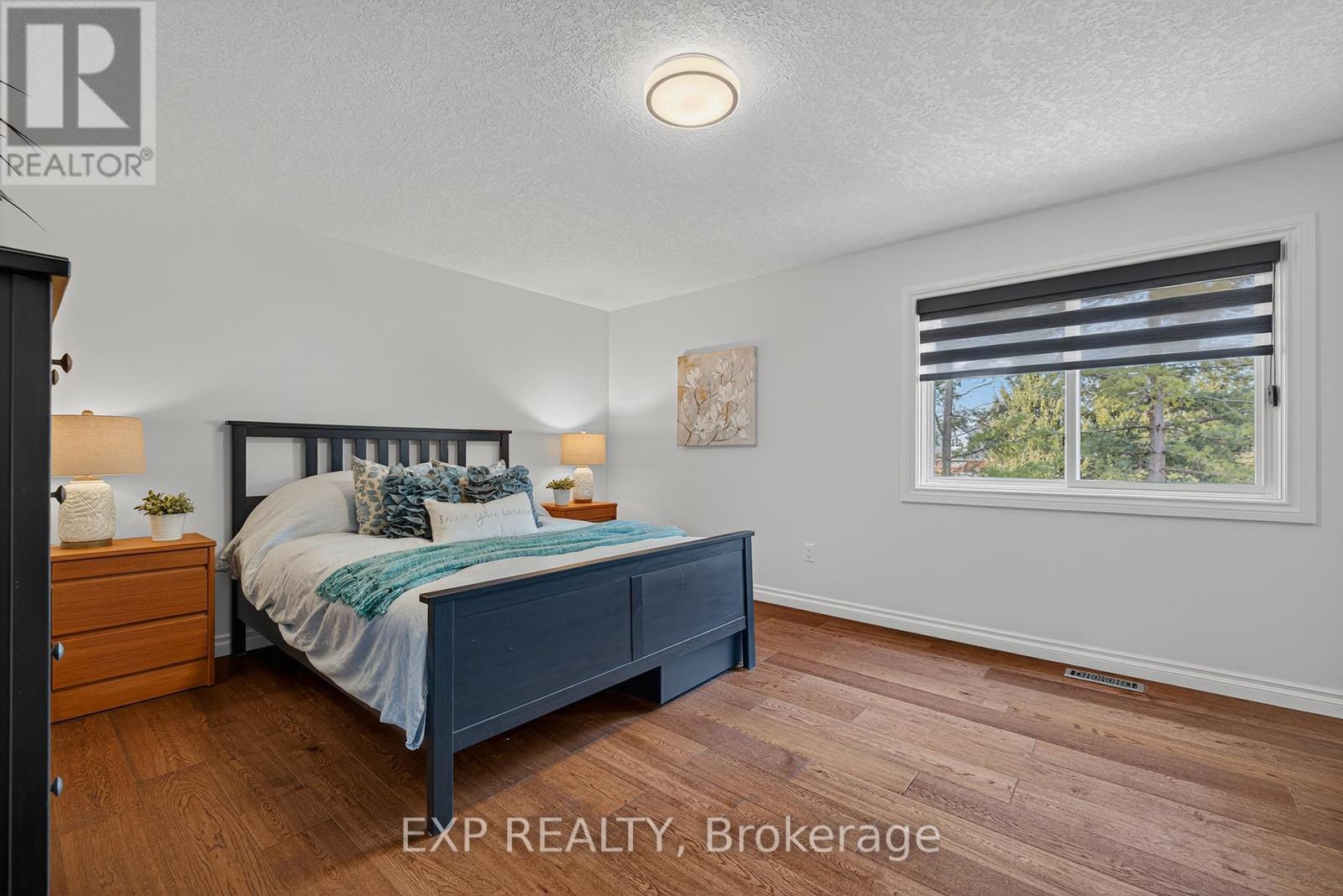 312 Faraday Court, Waterloo, ON - Indoor Photo Showing Bedroom