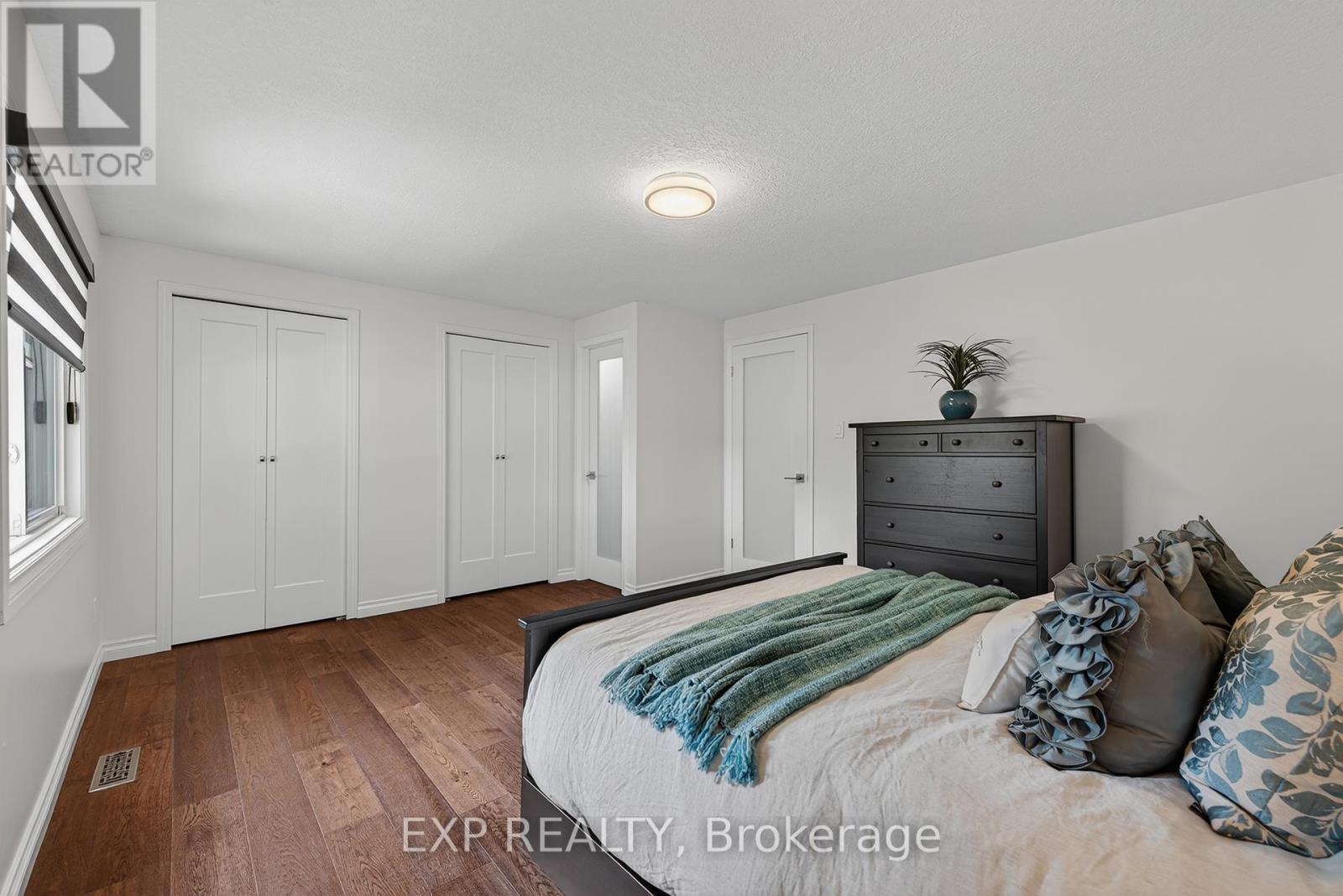 312 Faraday Court, Waterloo, ON - Indoor Photo Showing Bedroom